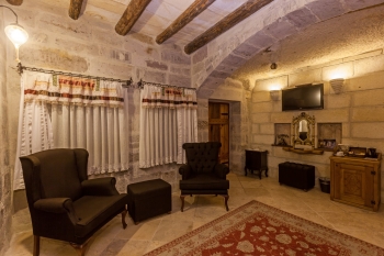 Mithra Cave Hotel