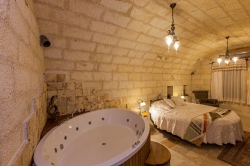 Honeymoon Suite Caves