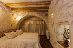 Honeymoon Suite Caves